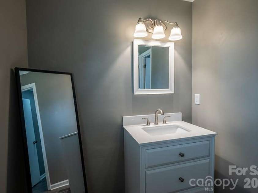 102 Wendover Drive, Lincolnton, NC 28092.  MLS# CAR4352261, YatesRealty ID 7238. Primary Bath