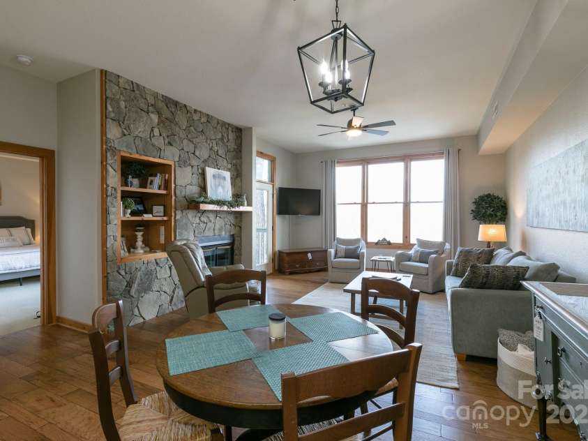 10 Stoney Falls Loop, Burnsville, NC 28714.  MLS# CAR4218408, YatesRealty ID 724. 