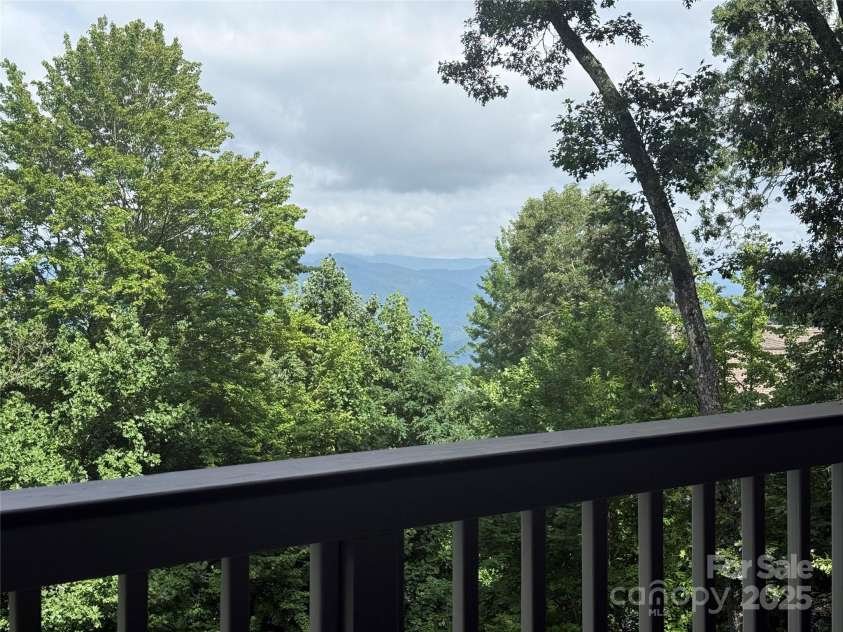 10 Stoney Falls Loop, Burnsville, NC 28714.  MLS# CAR4218408, YatesRealty ID 724. 