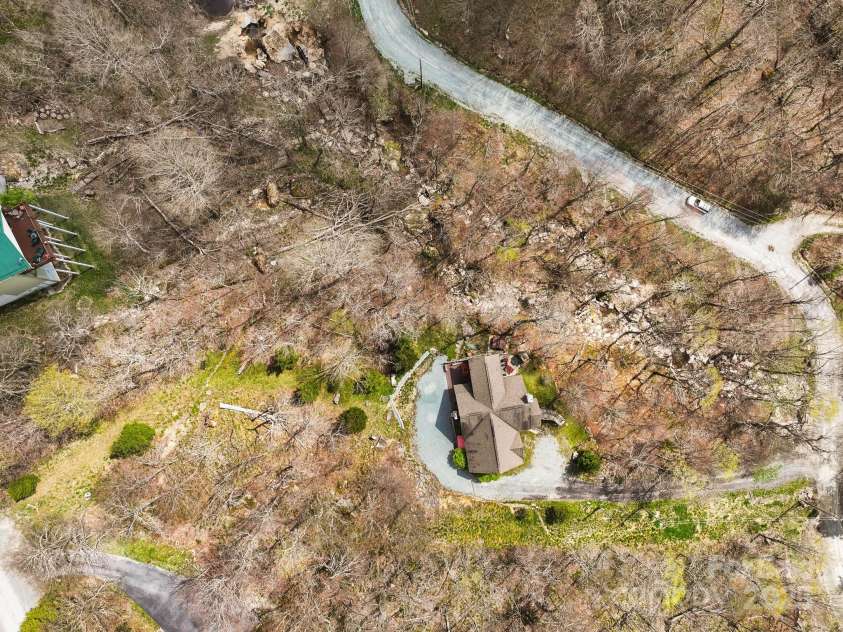 140 Spruce Hollow Road, Beech Mountain, NC 28604.  MLS# CAR4263469, YatesRealty ID 724. 