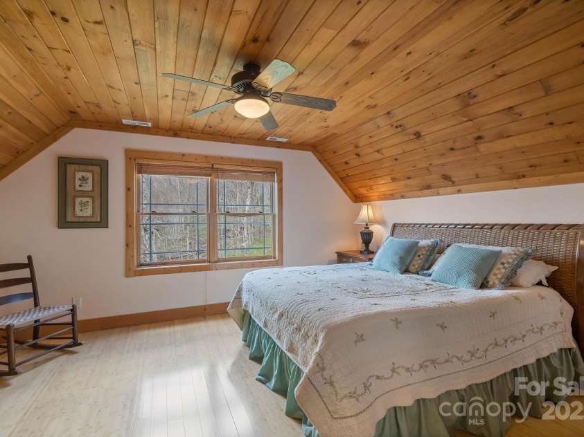 140 Spruce Hollow Road, Beech Mountain, NC 28604.  MLS# CAR4263469, YatesRealty ID 724. Upper Bedroom
