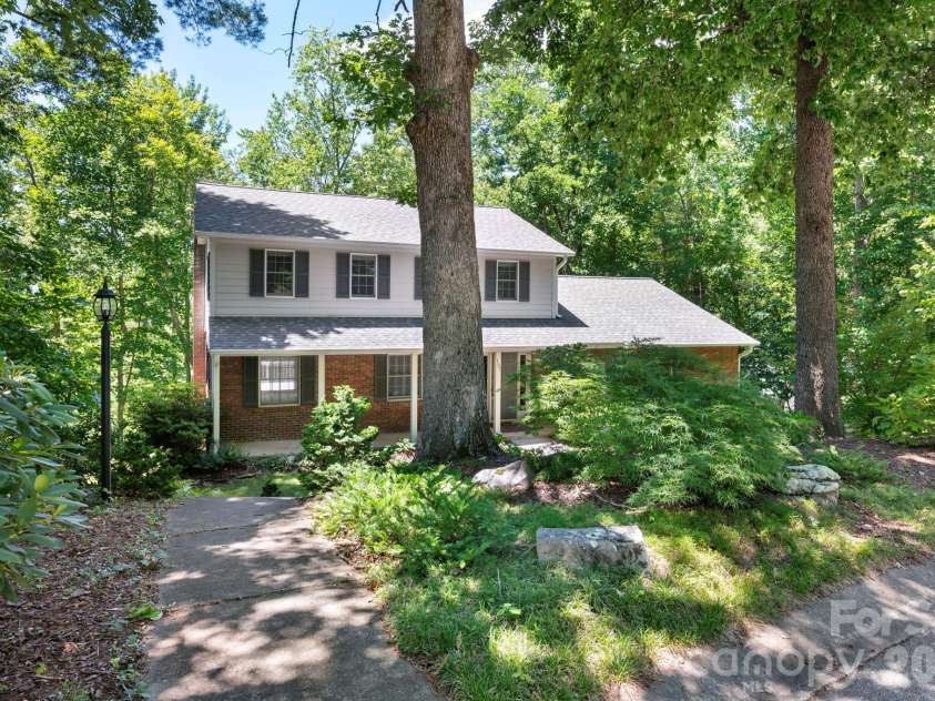 107 Ballantree Drive, Asheville, NC 28803.  MLS# CAR4351990, YatesRealty ID 7240. 