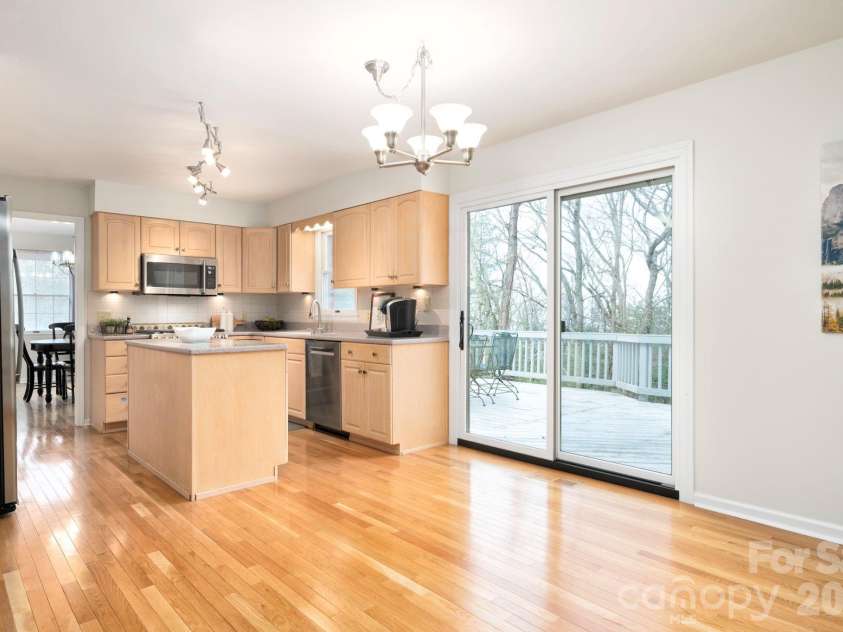 107 Ballantree Drive, Asheville, NC 28803.  MLS# CAR4351990, YatesRealty ID 7240. Kitchen dining deck access