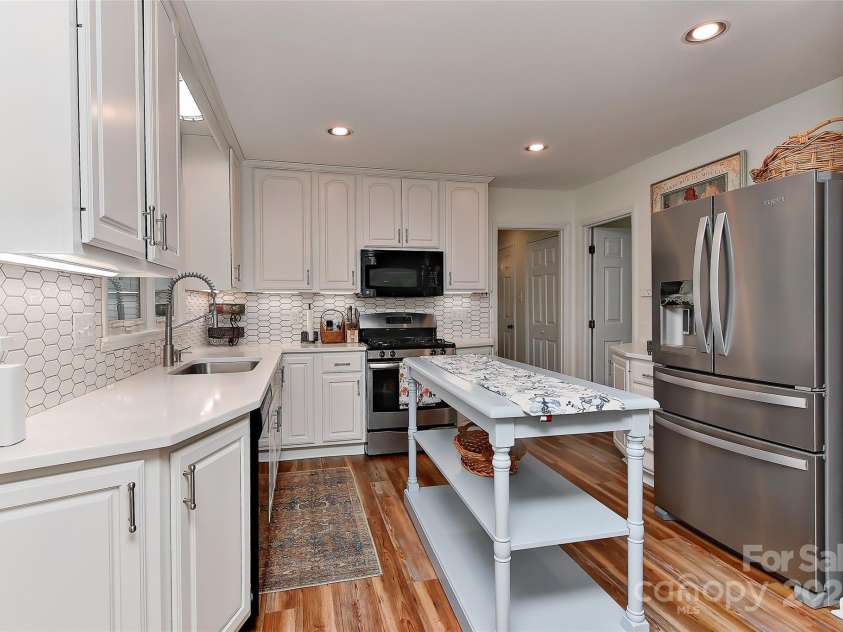 218 Kimrod Lane, Charlotte, NC 28270.  MLS# CAR4246775, YatesRealty ID 7242. 
