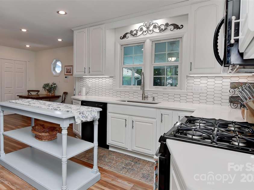 218 Kimrod Lane, Charlotte, NC 28270.  MLS# CAR4246775, YatesRealty ID 7242. 