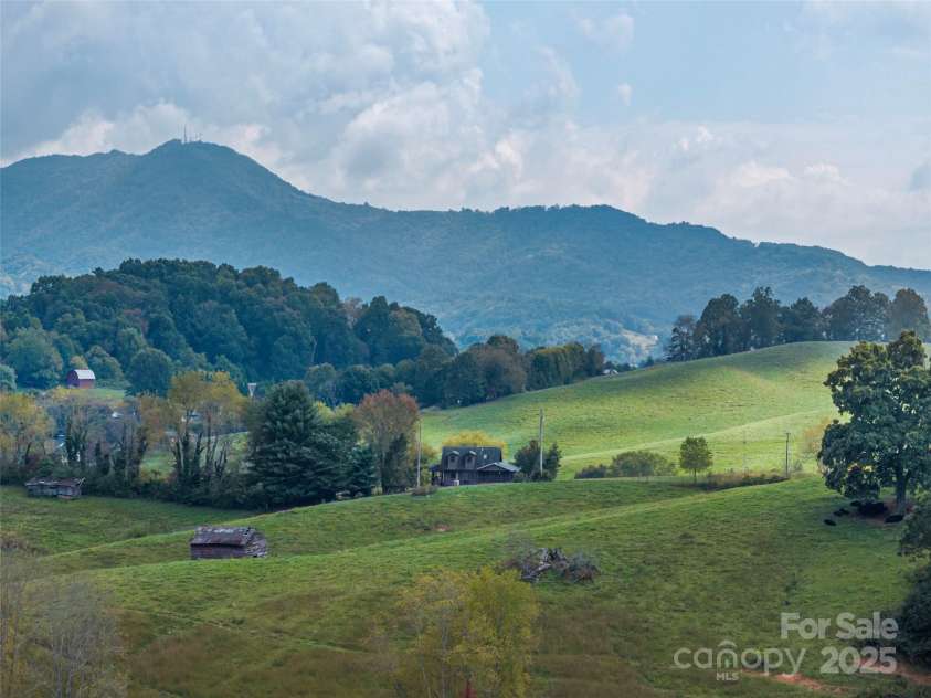 204 Ty Lea Drive, Waynesville, NC 28785.  MLS# CAR4327703, YatesRealty ID 7243. 