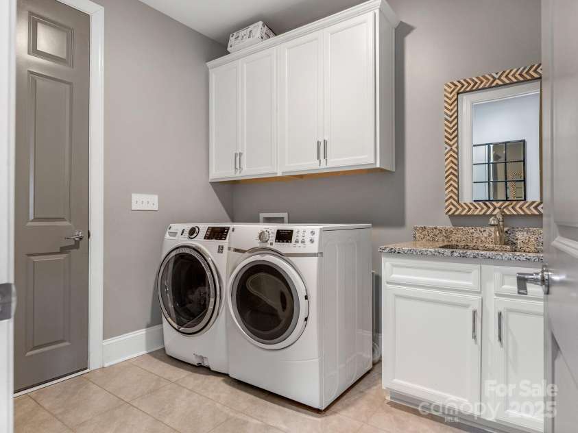 5078 Hyannis Court, Matthews, NC 28104.  MLS# CAR4246672, YatesRealty ID 7244. 