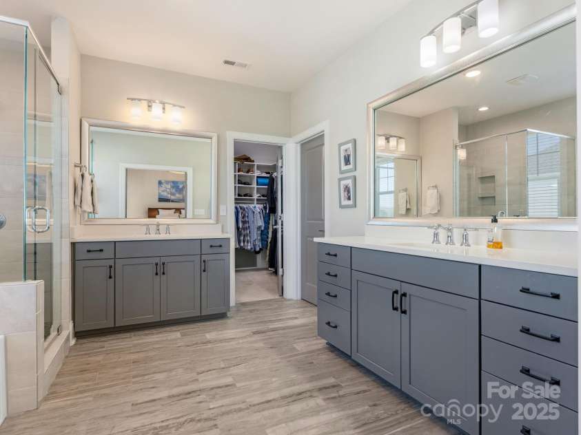 5078 Hyannis Court, Matthews, NC 28104.  MLS# CAR4246672, YatesRealty ID 7244. 