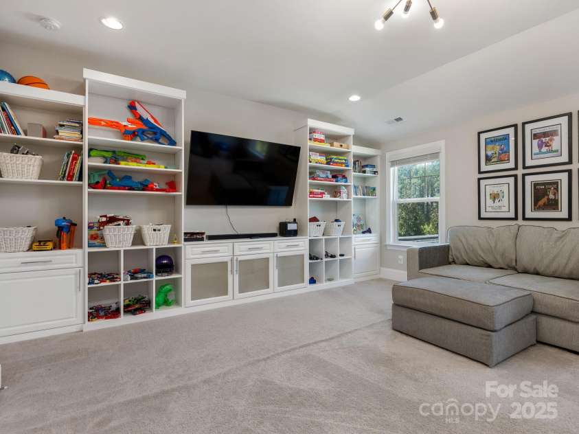 5078 Hyannis Court, Matthews, NC 28104.  MLS# CAR4246672, YatesRealty ID 7244. 