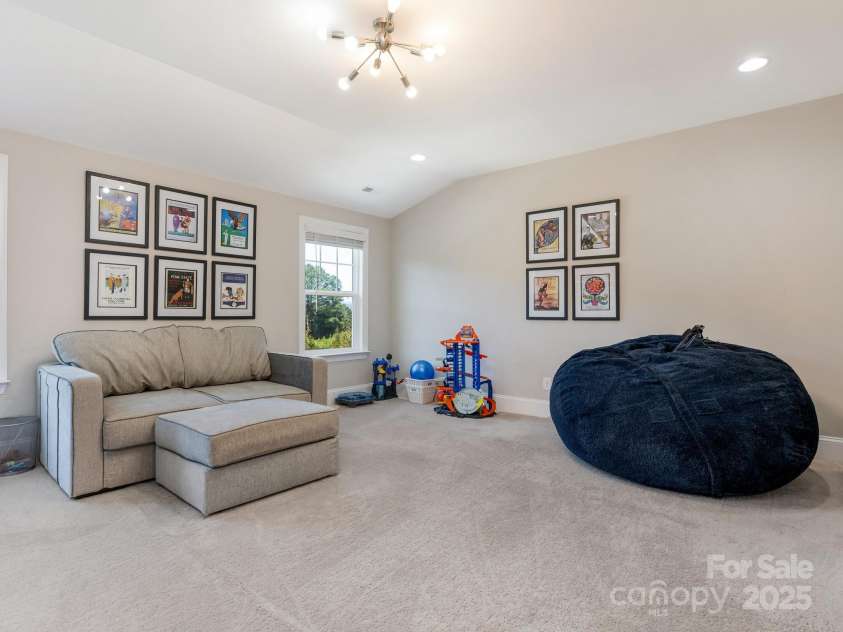 5078 Hyannis Court, Matthews, NC 28104.  MLS# CAR4246672, YatesRealty ID 7244. 