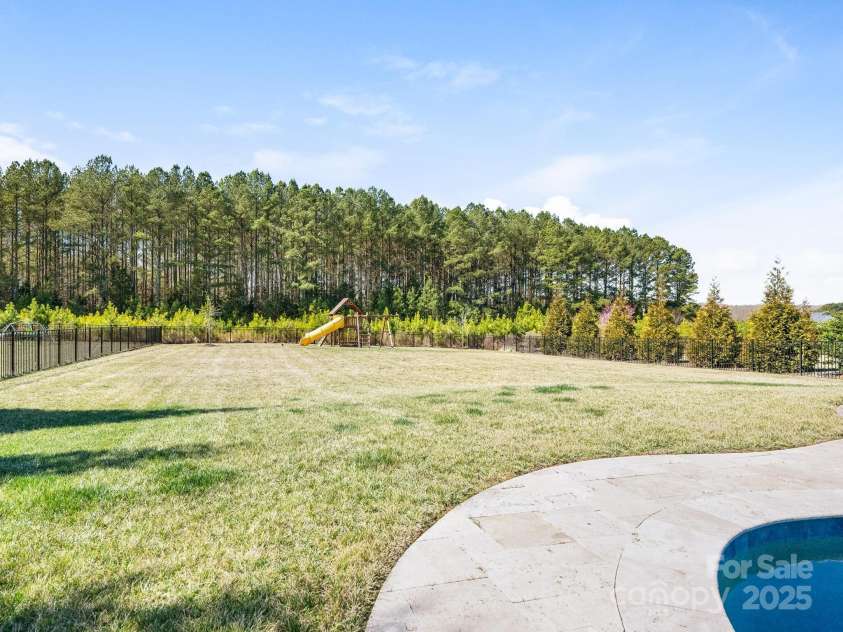 5078 Hyannis Court, Matthews, NC 28104.  MLS# CAR4246672, YatesRealty ID 7244. 