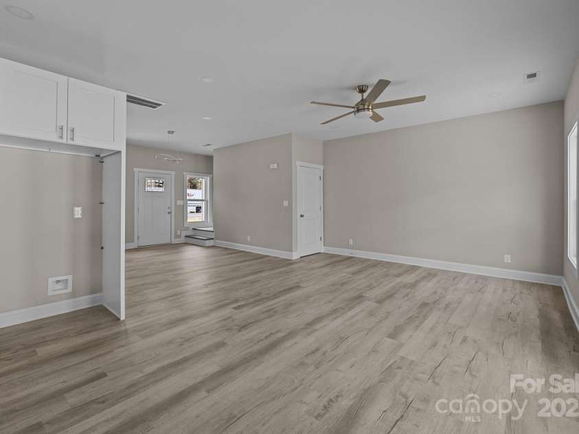3804 Freedom Drive, Charlotte, NC 28208.  MLS# CAR4245901, YatesRealty ID 7245. 