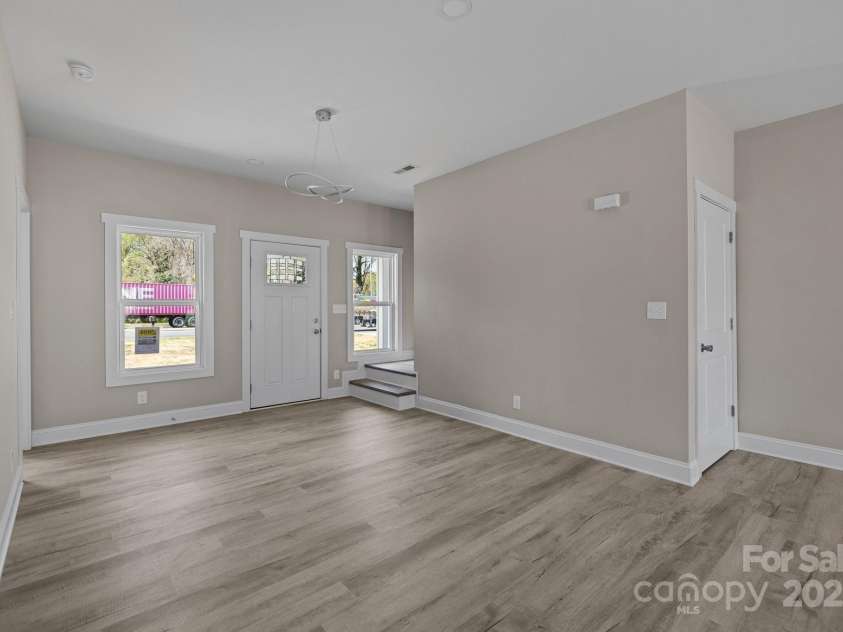 3804 Freedom Drive, Charlotte, NC 28208.  MLS# CAR4245901, YatesRealty ID 7245. 