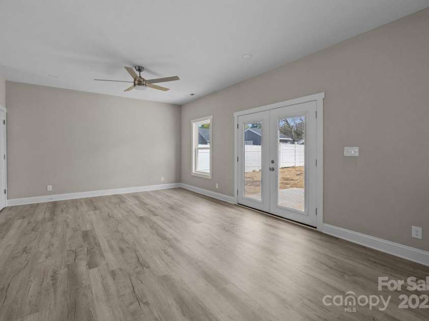 3804 Freedom Drive, Charlotte, NC 28208.  MLS# CAR4245901, YatesRealty ID 7245. 