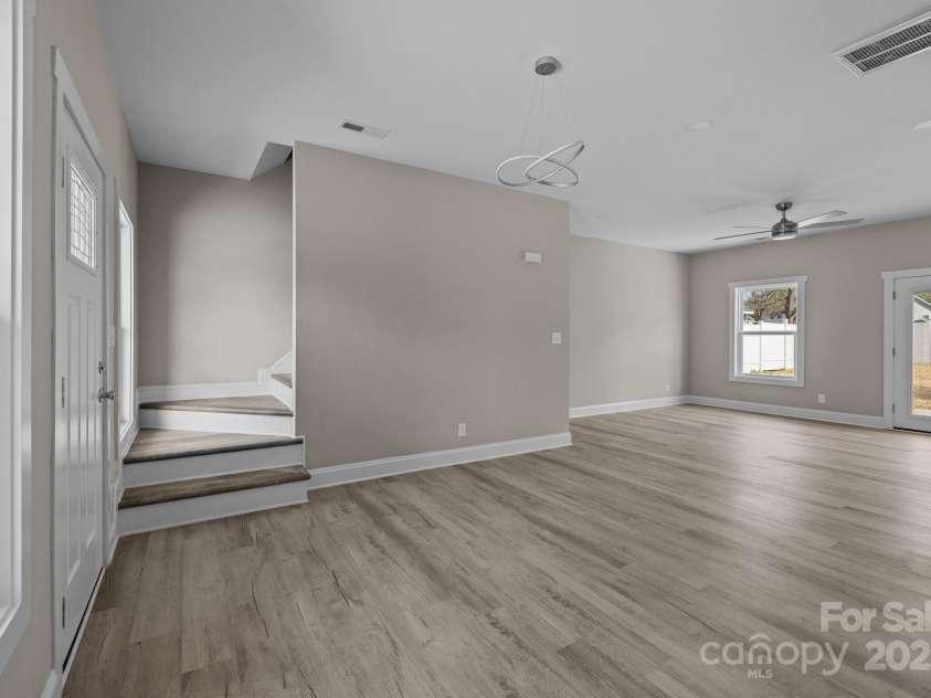 3804 Freedom Drive, Charlotte, NC 28208.  MLS# CAR4245901, YatesRealty ID 7245. 