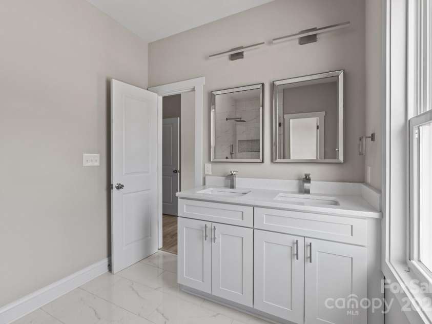 3804 Freedom Drive, Charlotte, NC 28208.  MLS# CAR4245901, YatesRealty ID 7245. 