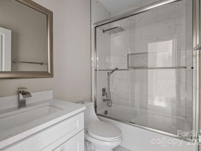 3804 Freedom Drive, Charlotte, NC 28208.  MLS# CAR4245901, YatesRealty ID 7245. Third Full bathroom