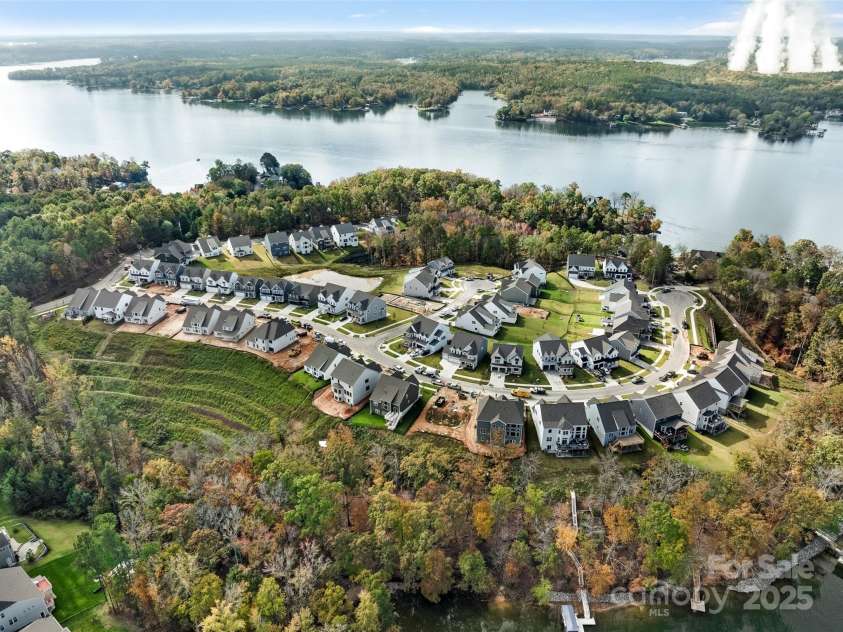 18024 Wilbanks Drive, Charlotte, NC 28278.  MLS# CAR4206887, YatesRealty ID 7247. Saybrooke at Lake Wylie community