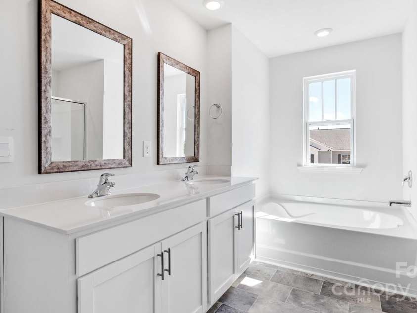 580 Country Oak Drive, Asheville, NC 28804.  MLS# CAR4206325, YatesRealty ID 7248. Representation Photo Only