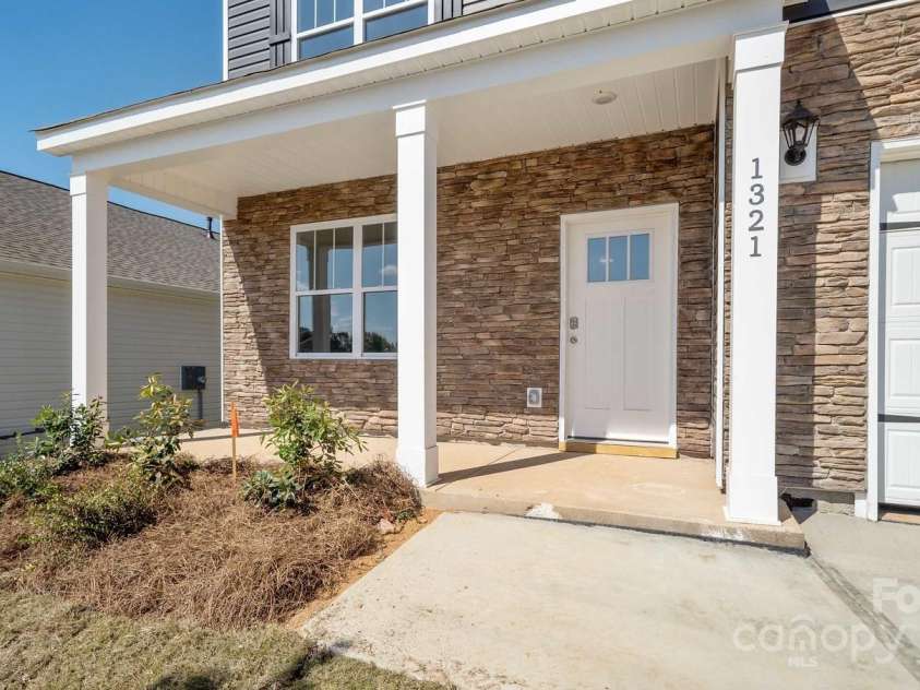 580 Country Oak Drive, Asheville, NC 28804.  MLS# CAR4206325, YatesRealty ID 7248. Representation Photo Only