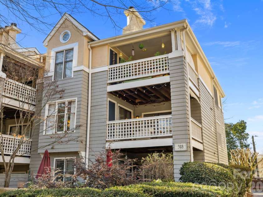 318 Queens Road, Charlotte, NC 28204.  MLS# CAR4341342, YatesRealty ID 7249. 2nd level balcony