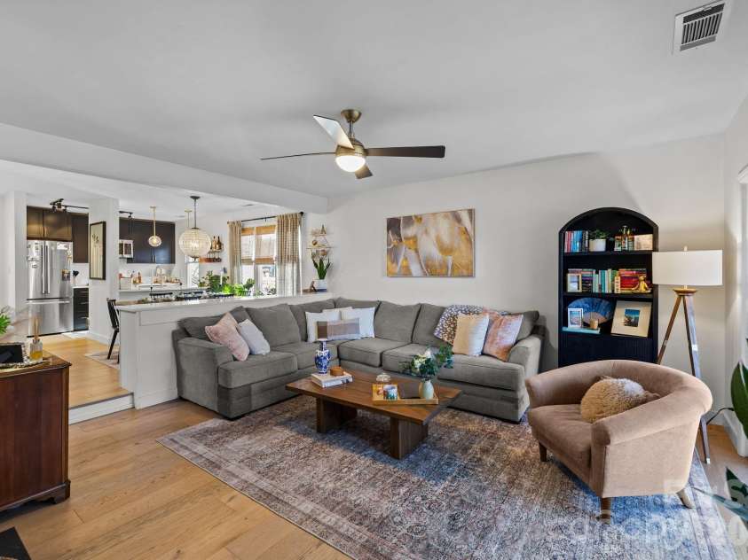 318 Queens Road, Charlotte, NC 28204.  MLS# CAR4341342, YatesRealty ID 7249. 