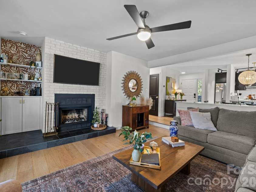 318 Queens Road, Charlotte, NC 28204.  MLS# CAR4341342, YatesRealty ID 7249. 