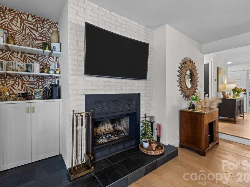 318 Queens Road, Charlotte, NC 28204.  MLS# CAR4341342, YatesRealty ID 7249. 