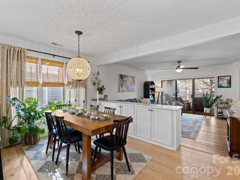 318 Queens Road, Charlotte, NC 28204.  MLS# CAR4341342, YatesRealty ID 7249. 