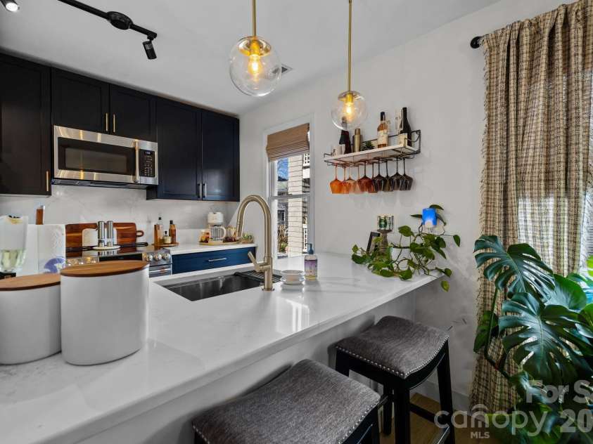 318 Queens Road, Charlotte, NC 28204.  MLS# CAR4341342, YatesRealty ID 7249. 