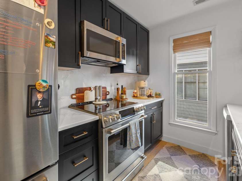 318 Queens Road, Charlotte, NC 28204.  MLS# CAR4341342, YatesRealty ID 7249. 