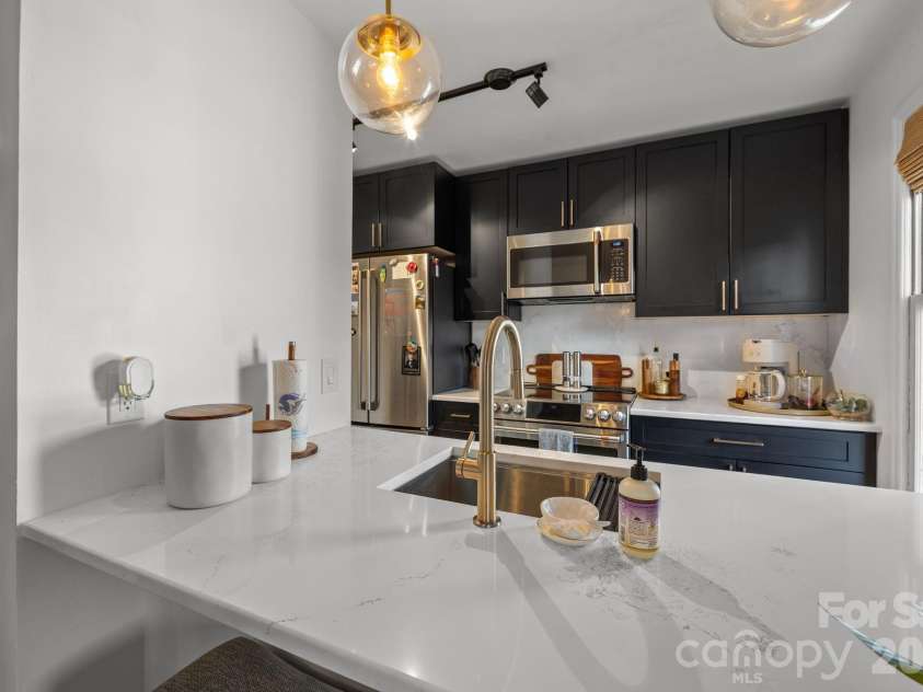 318 Queens Road, Charlotte, NC 28204.  MLS# CAR4341342, YatesRealty ID 7249. 
