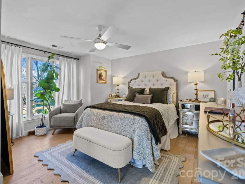 318 Queens Road, Charlotte, NC 28204.  MLS# CAR4341342, YatesRealty ID 7249. 