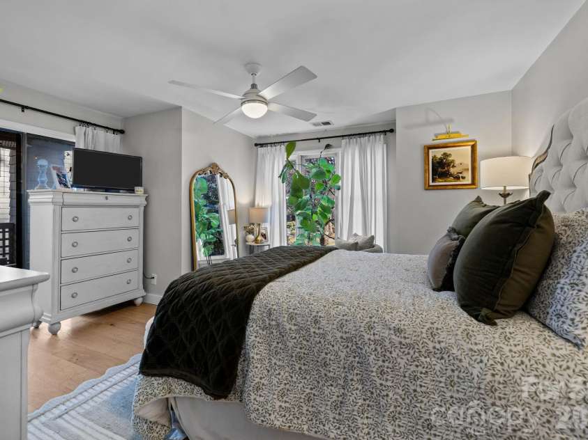 318 Queens Road, Charlotte, NC 28204.  MLS# CAR4341342, YatesRealty ID 7249. 
