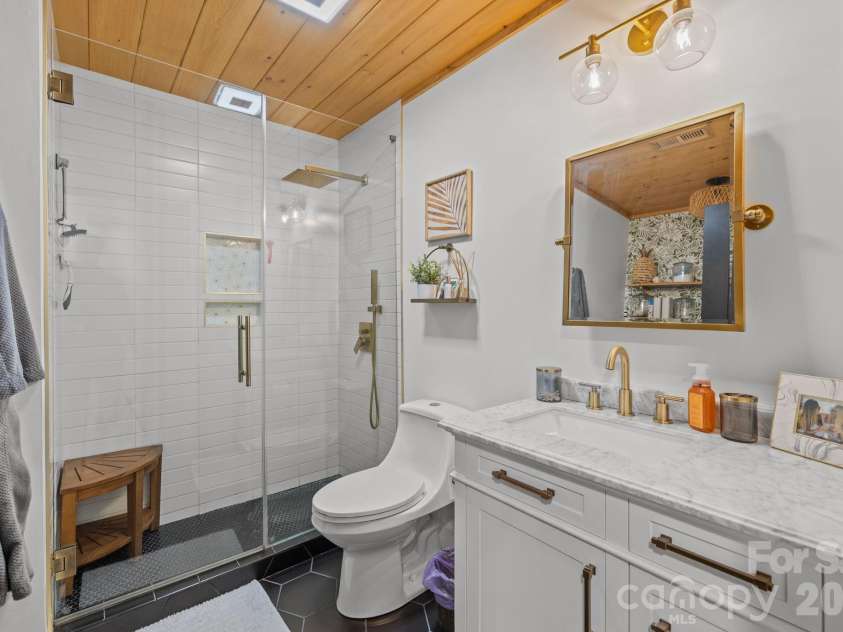318 Queens Road, Charlotte, NC 28204.  MLS# CAR4341342, YatesRealty ID 7249. 