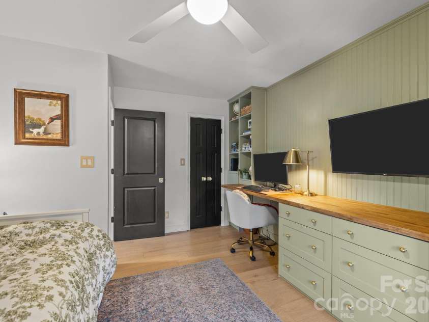 318 Queens Road, Charlotte, NC 28204.  MLS# CAR4341342, YatesRealty ID 7249. 