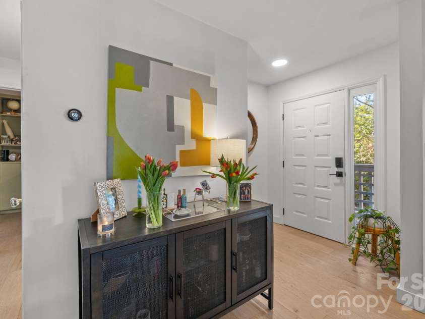 318 Queens Road, Charlotte, NC 28204.  MLS# CAR4341342, YatesRealty ID 7249. 
