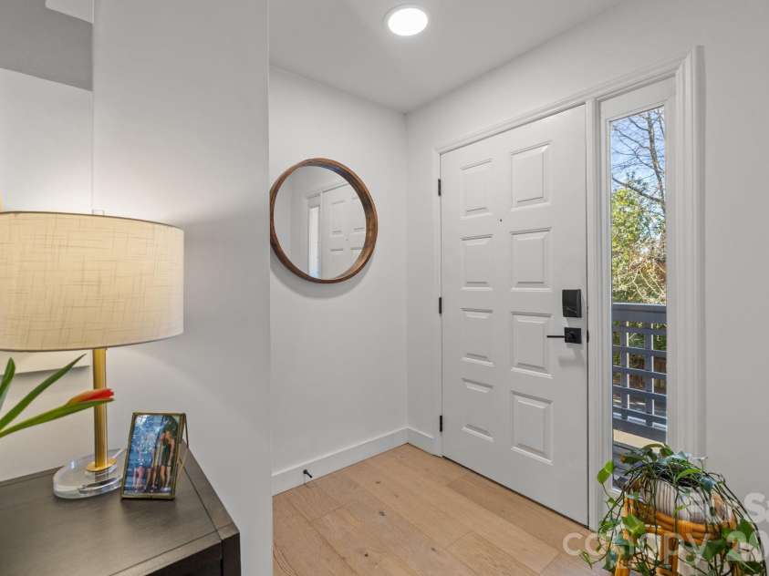318 Queens Road, Charlotte, NC 28204.  MLS# CAR4341342, YatesRealty ID 7249. 