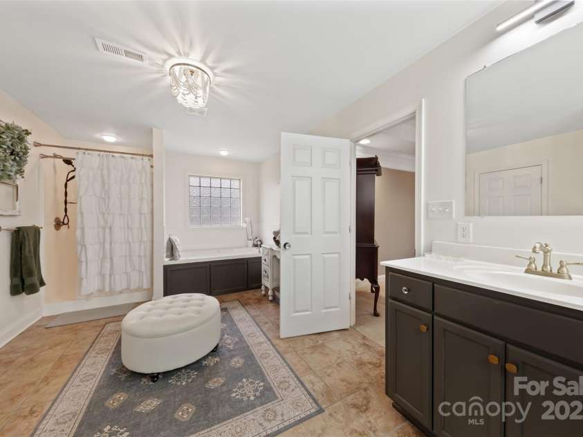 244 Mark Ryan Lane, Dallas, NC 28034.  MLS# CAR4328222, YatesRealty ID 725. 