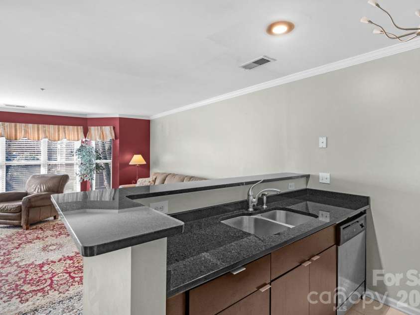 513 N Graham Street, Charlotte, NC 28202.  MLS# CAR4346803, YatesRealty ID 7251. 