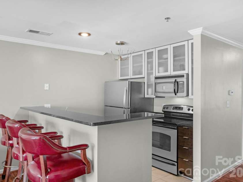 513 N Graham Street, Charlotte, NC 28202.  MLS# CAR4346803, YatesRealty ID 7251. 