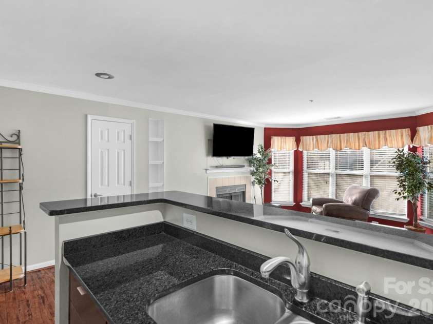 513 N Graham Street, Charlotte, NC 28202.  MLS# CAR4346803, YatesRealty ID 7251. 