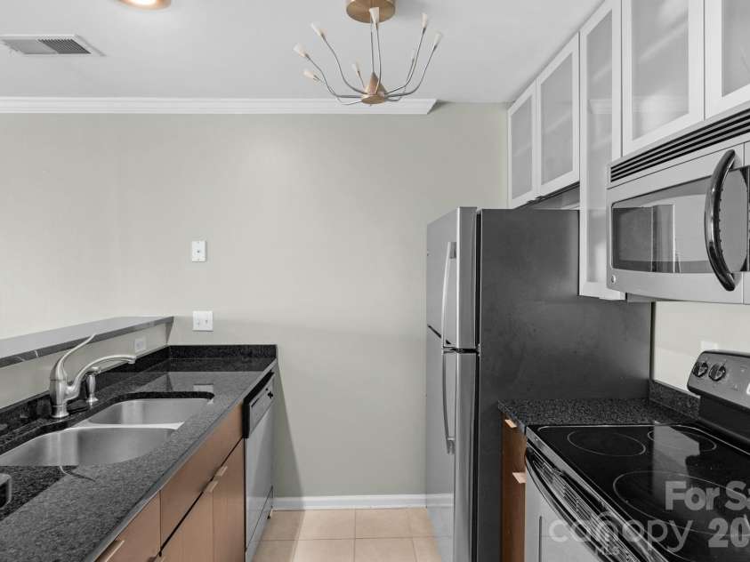 513 N Graham Street, Charlotte, NC 28202.  MLS# CAR4346803, YatesRealty ID 7251. 
