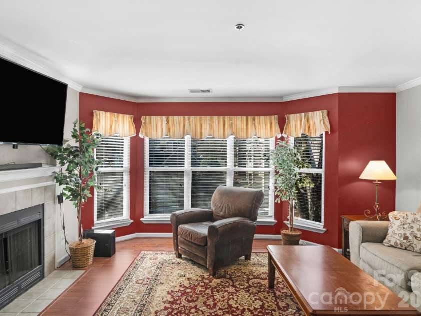 513 N Graham Street, Charlotte, NC 28202.  MLS# CAR4346803, YatesRealty ID 7251. 