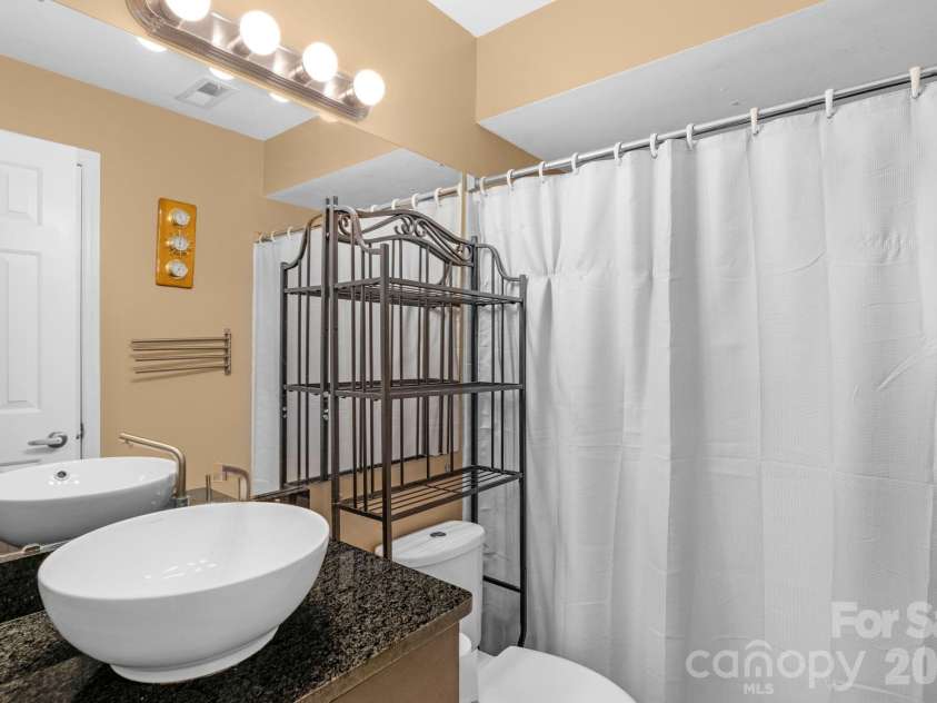 513 N Graham Street, Charlotte, NC 28202.  MLS# CAR4346803, YatesRealty ID 7251. 