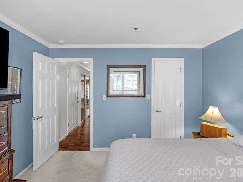 513 N Graham Street, Charlotte, NC 28202.  MLS# CAR4346803, YatesRealty ID 7251. 