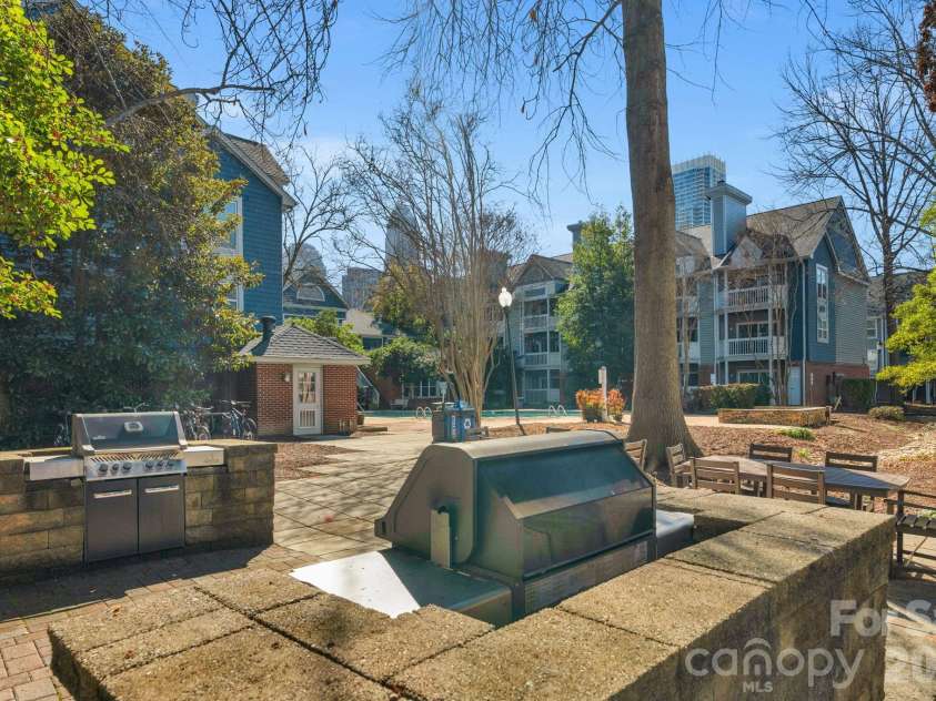 513 N Graham Street, Charlotte, NC 28202.  MLS# CAR4346803, YatesRealty ID 7251. 