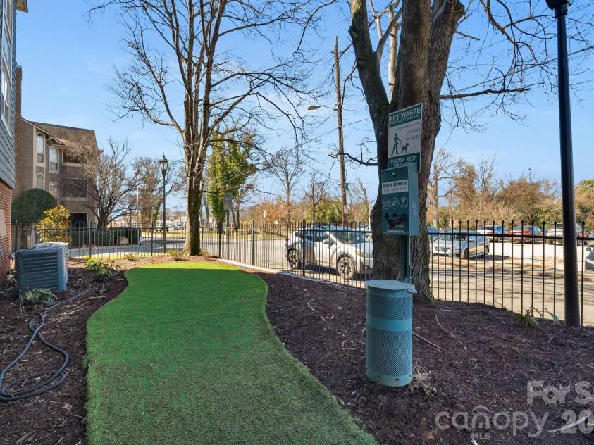 513 N Graham Street, Charlotte, NC 28202.  MLS# CAR4346803, YatesRealty ID 7251. 