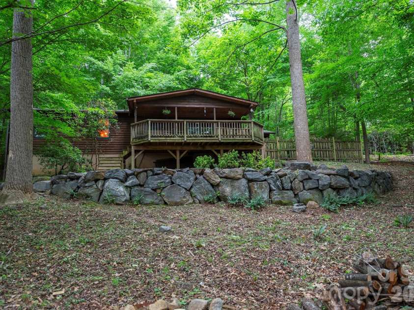 23 Hunting Lodge Drive, Black Mountain, NC 28711.  MLS# CAR4389257, YatesRealty ID 7252. 