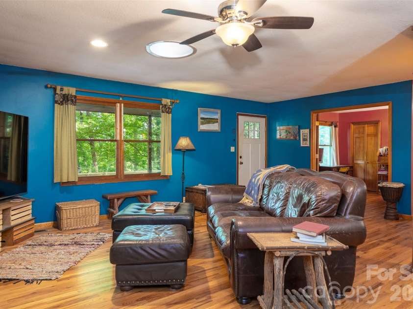23 Hunting Lodge Drive, Black Mountain, NC 28711.  MLS# CAR4389257, YatesRealty ID 7252. 